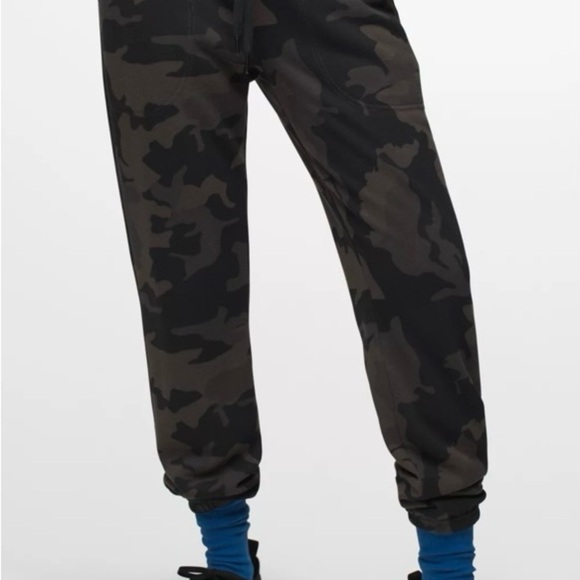 prAna Wm’s Cozy Up Ankle Cropped Sweat Pant Jogger Green Camo Sz Small NWT - Picture 7 of 13